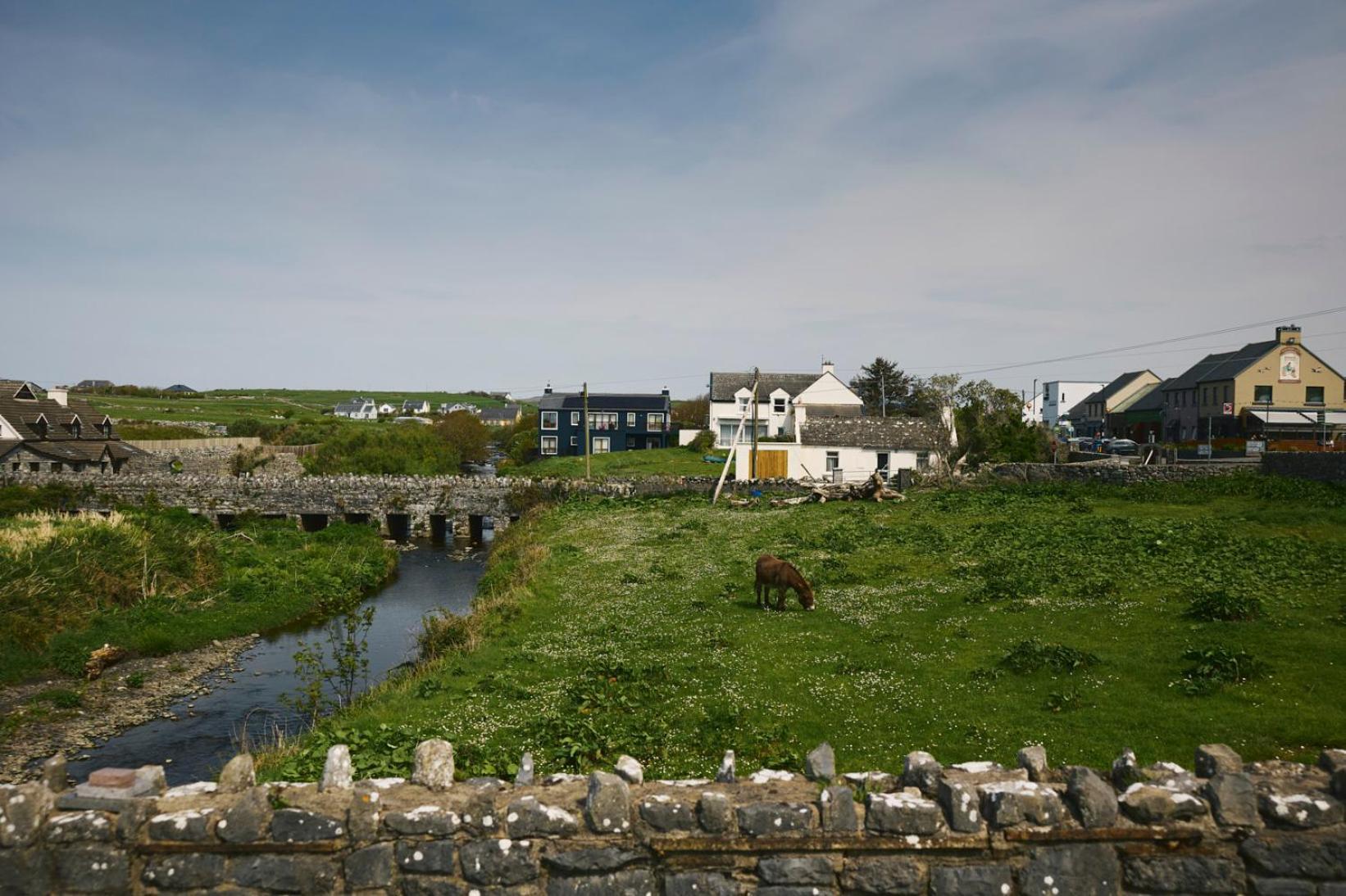 Studio D Doolin Kültér fotó
